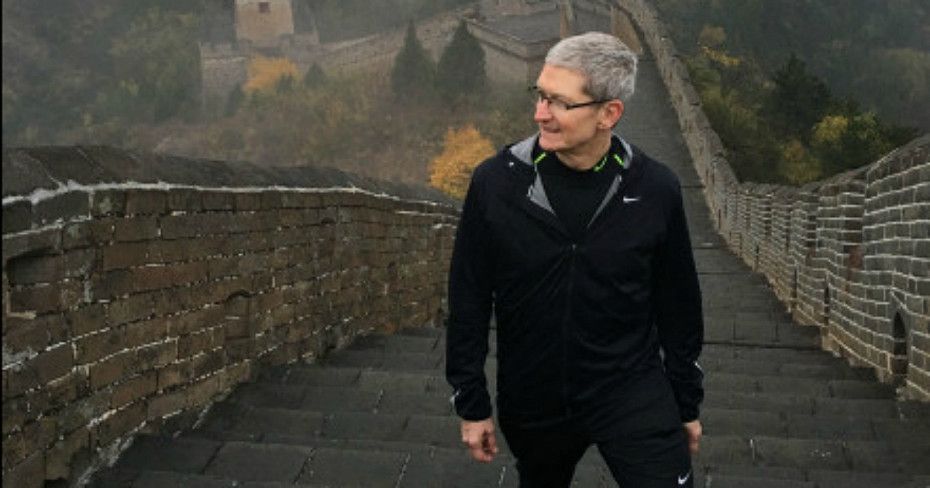 tim-cook-apple-great-wall-china-crop-930x488
